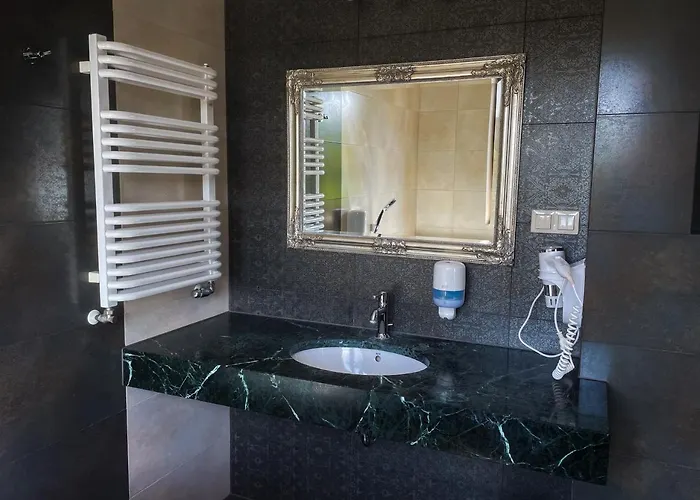 Akme & & Free Parking