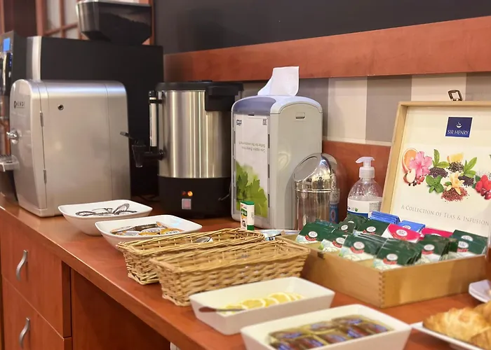 Akme & & Free Parking 3*